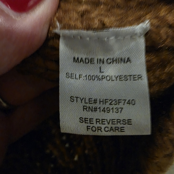 HYFVE Women's Cozy Brown Cable Knit Cropped Sweater - Picture 3 of 16